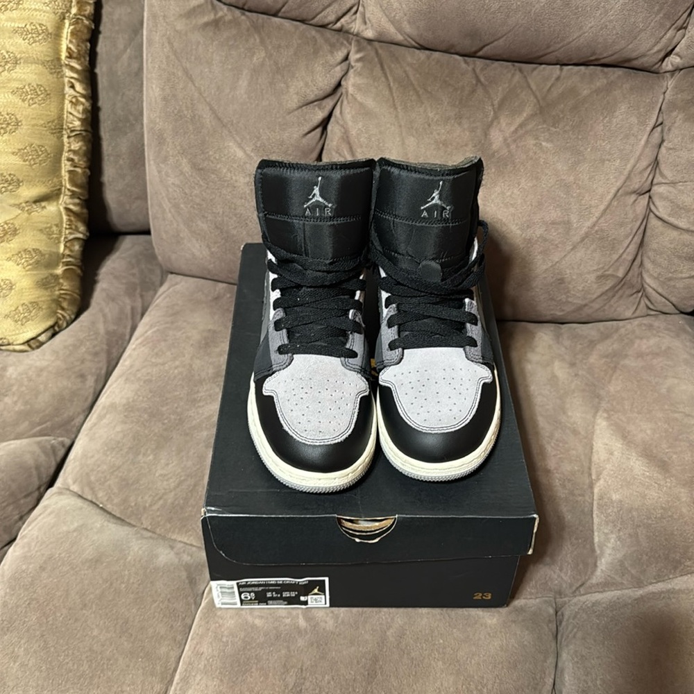 Air Jordan 1 mid SE craft